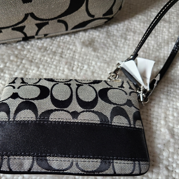 NWT Black/gray COACH wristlet. PERFECT! 6 inch wide. - Picture 5 of 5